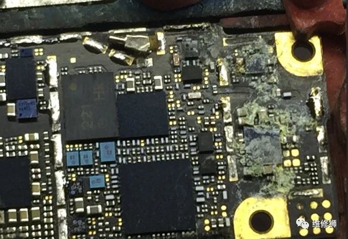 手机维修自学教程之iPhone 6进水后不开机怎么维修？