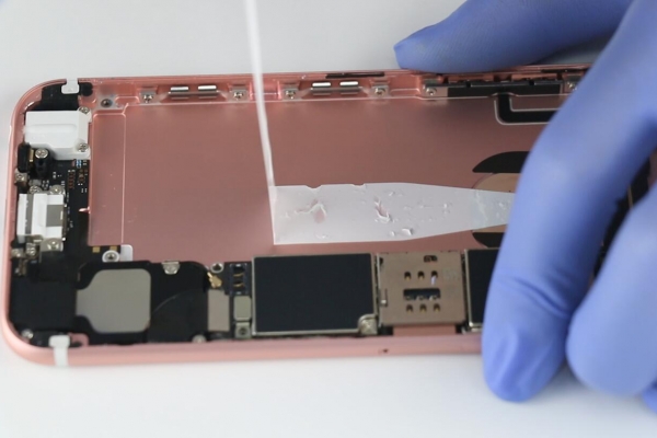 苹果手机iPhone 6S更换电池详细操作方法【图文教程】