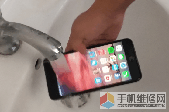 iPhone的防水功能怎么样？有防水功能就不会进水吗？