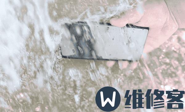iPhone 7plus手机进水有什么症状？广州苹果维修点教你手机进水怎么处理？