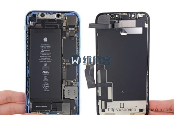 iPhone XR进水屏幕有水印怎么办？天津苹果手机维修点有方法