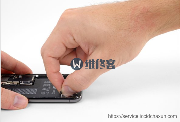 青岛苹果手机维修点分享iPhone XS手机换电池维修教程